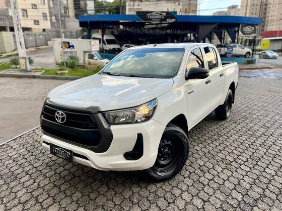 TOYOTA HILUX 2.8 D-4D TURBO DIESEL CD POWER PACK 4X4 MANUAL TOYOTA HILUX 2.8 D-4D TURBO DIESEL CD POWER PACK 4X4 MANUAL